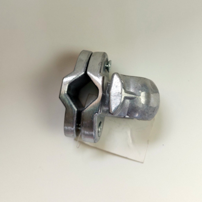 Crochet sécurisé pour suspendre un filet à foin,... Crochet sécurisé pour suspendre un filet à foin,...