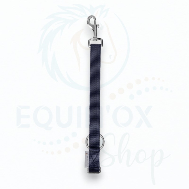 Sangle noire pour suspendre un seau, un filet à foin ou autre